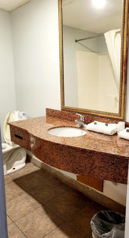 ג'קסונוויל Metro Inn & Suites מראה חיצוני תמונה